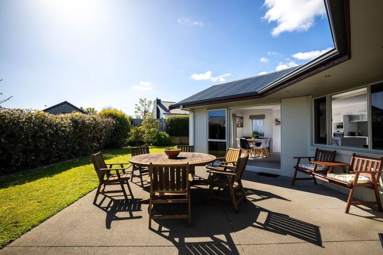Photo of property in 12 Montrose Place, Highlands Park, New Plymouth, 4312