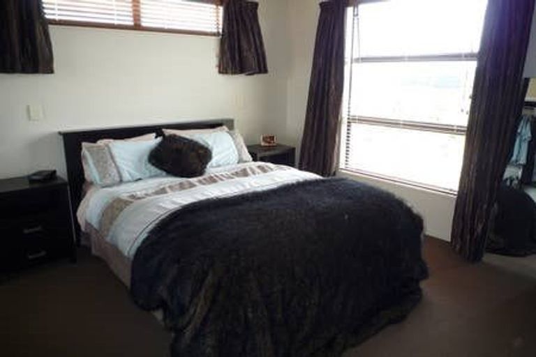 Photo of property in 1/40 Scarlet Oak Drive, Schnapper Rock, Auckland, 0632