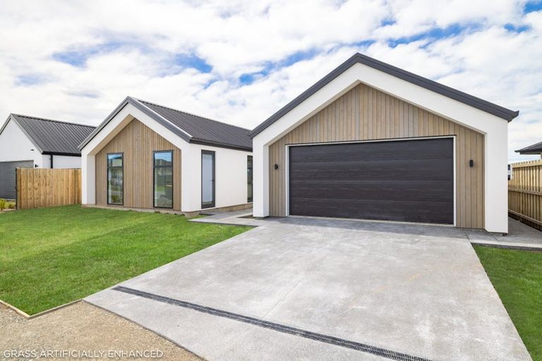 Photo of property in 10 Dalness Crescent, Halswell, Christchurch, 8025