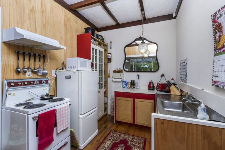 Photo of property in 904a East Coast Road, Northcross, Auckland, 0630