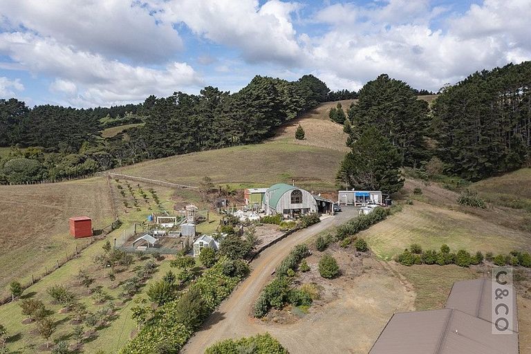 Photo of property in 231 Taiapa Road, Muriwai, Waimauku, 0881