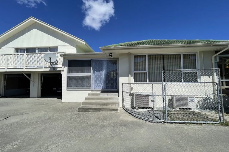 Photo of property in 54 Withells Road, Avonhead, Christchurch, 8042