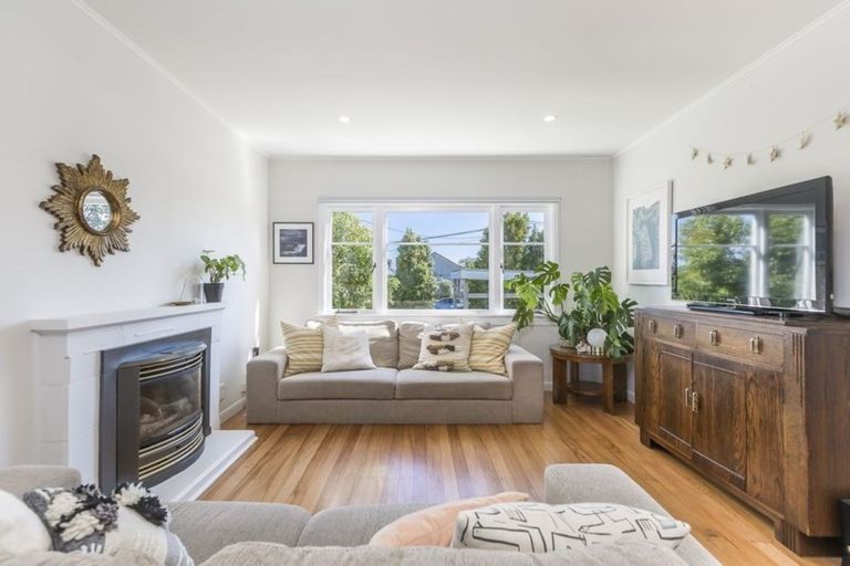 Photo of property in 1/10 Coronation Street, Belmont, Auckland, 0622