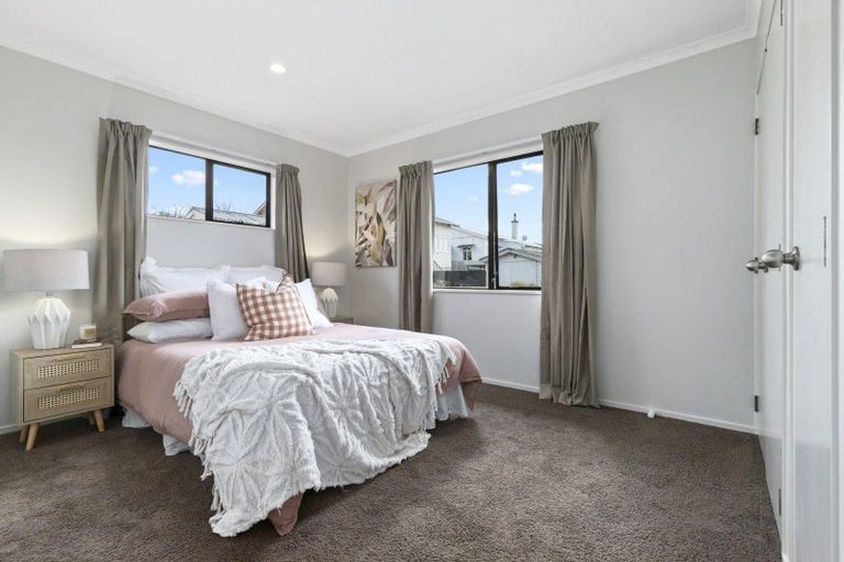 Photo of property in 2 The Glade South, Pukekohe, 2120