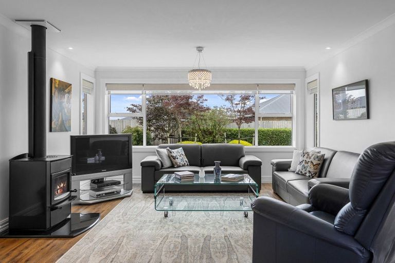 Photo of property in 10 Dundee Close, Darfield, 7510