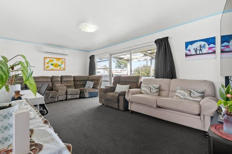 Photo of property in 1/24 Greenhaven Avenue, Opaheke, Papakura, 2113