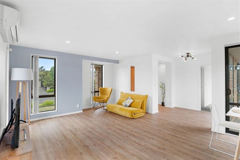 Photo of property in 17 Sovereign Gardens, Halswell, Christchurch, 8025