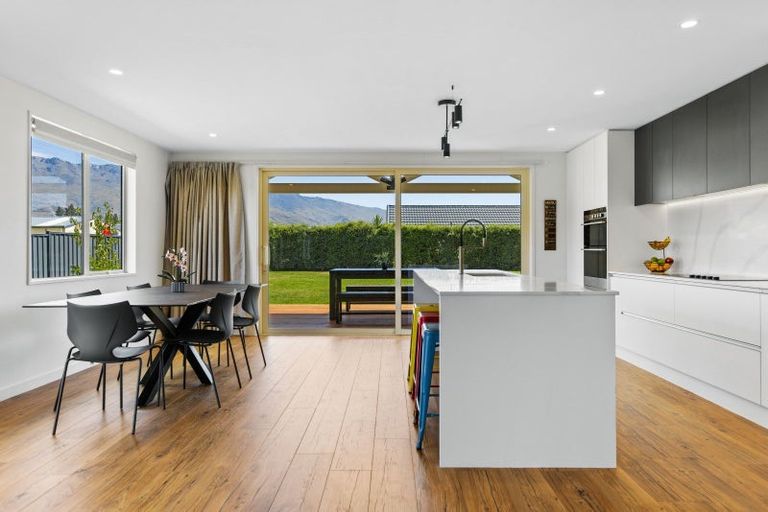 Photo of property in 3 De Bettencor Place, Mount Pisa, Cromwell, 9383