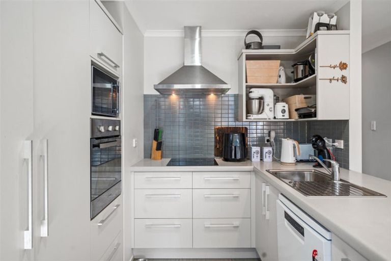 Photo of property in 18 Butterworth Crescent, Papamoa Beach, Papamoa, 3118