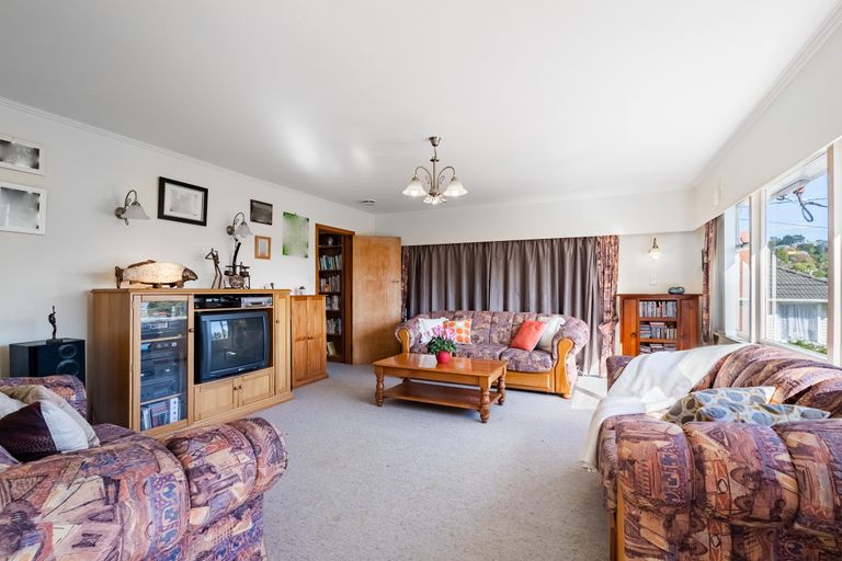 Photo of property in 16 Tomo Street, New Lynn, Auckland, 0600