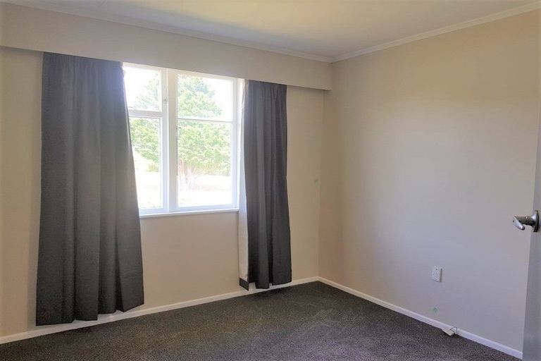 Photo of property in 16 Driver Crescent, Cannons Creek, Porirua, 5024