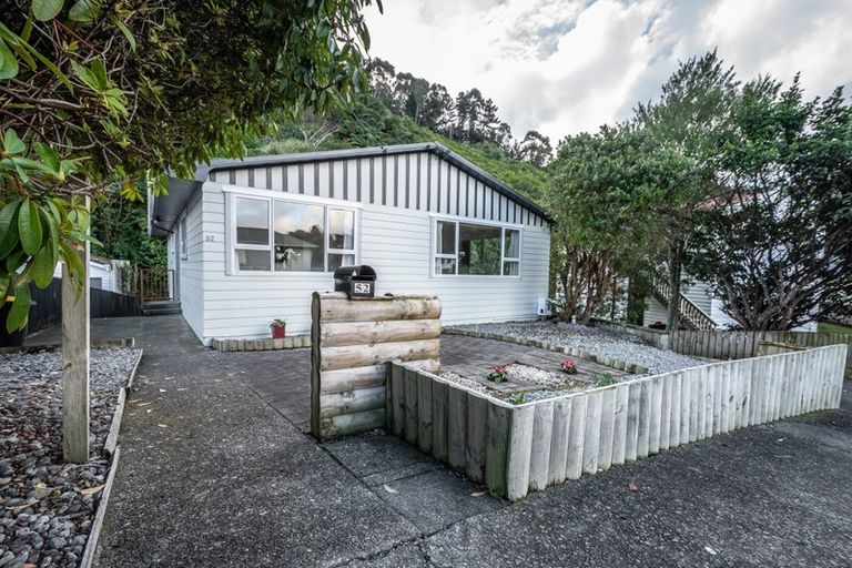 Photo of property in 52 Kiwi Crescent, Tawa, Wellington, 5028