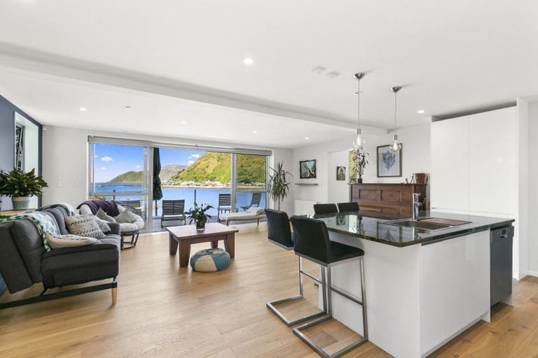 Photo of property in 6 Owhiro Bay Parade, Island Bay, Wellington, 6023