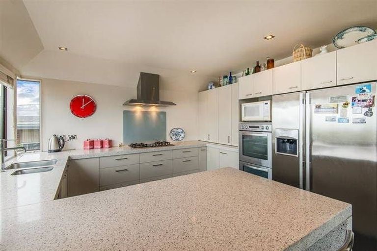 Photo of property in 2/4 Prospect Terrace, Milford, Auckland, 0620