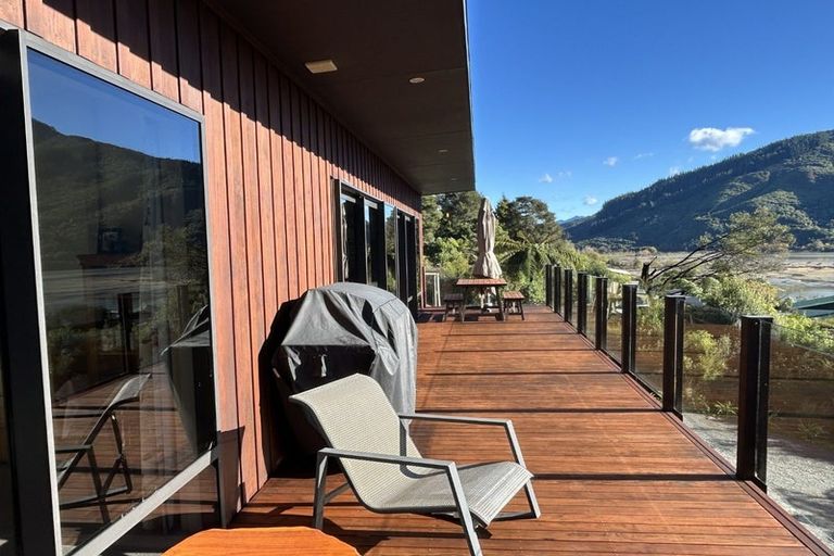 Photo of property in 1742 Queen Charlotte Drive, Linkwater, Picton, 7281