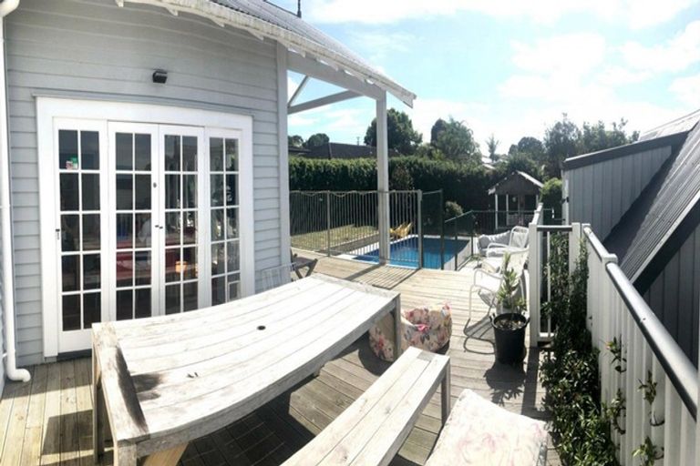 Photo of property in 19 Huapai Street, Onehunga, Auckland, 1061