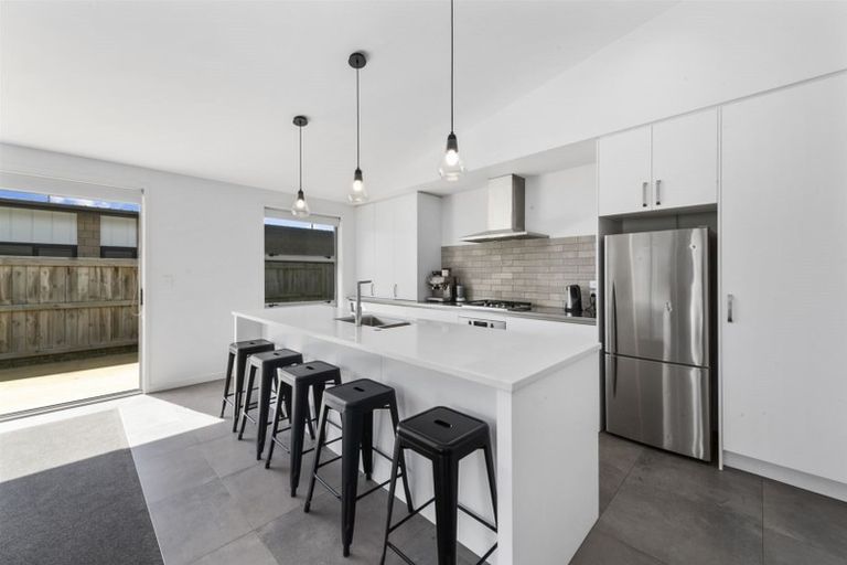 Photo of property in 37 Awataha Crescent, Pyes Pa, Tauranga, 3110