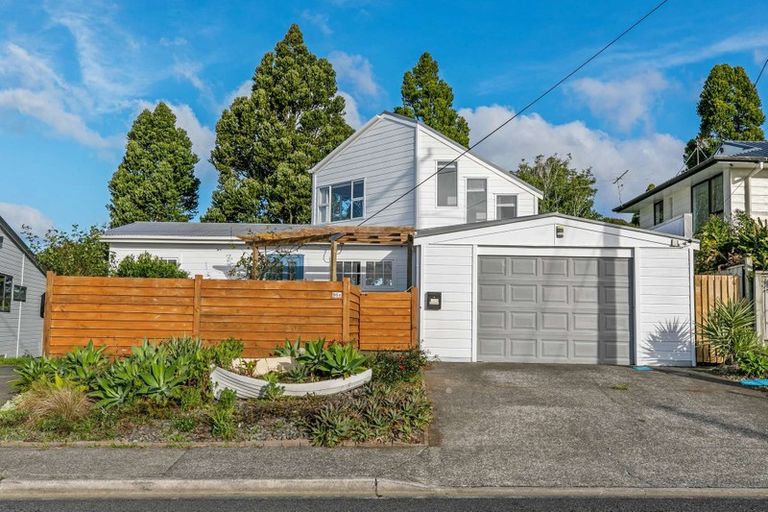 Photo of property in 96a Wade River Road, Stanmore Bay, Whangaparaoa, 0932