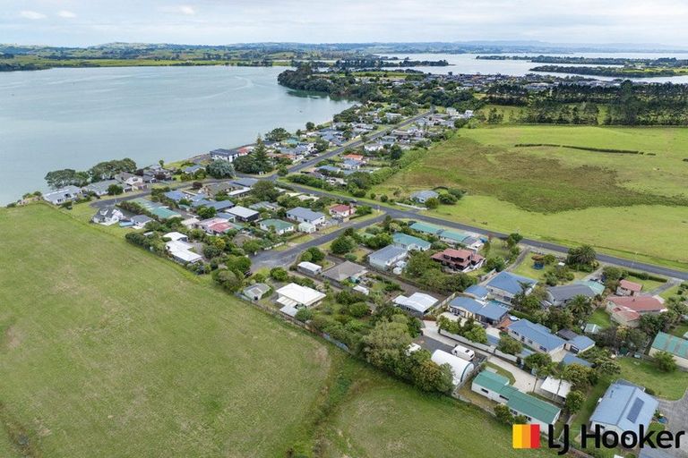 Photo of property in 11 Second Avenue, Glenbrook, Waiuku, 2681