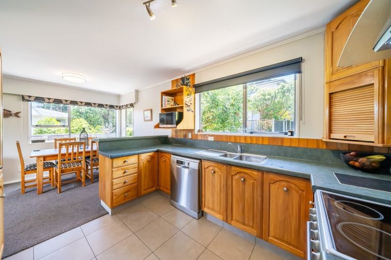 Photo of property in 11 Moray Place, Papakowhai, Porirua, 5024