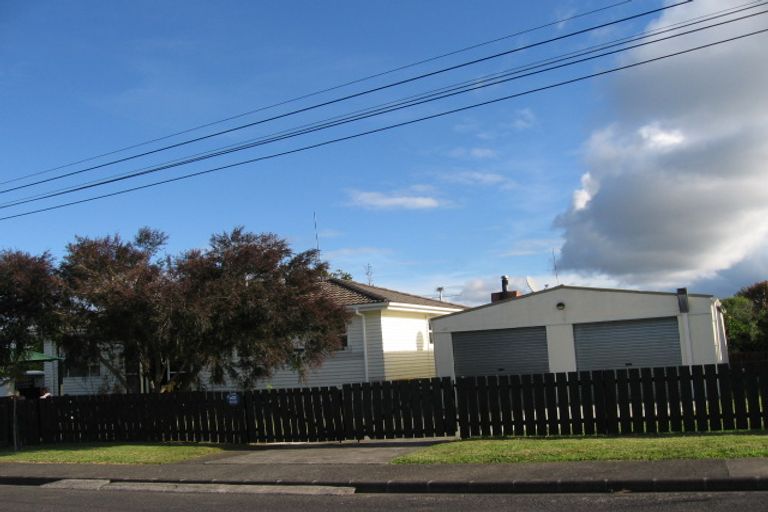 Photo of property in 2a Helga Crescent, Te Atatu Peninsula, Auckland, 0610