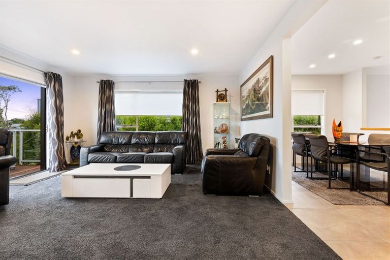 Photo of property in 9 Rangimarie Road, Swanson, Auckland, 0816