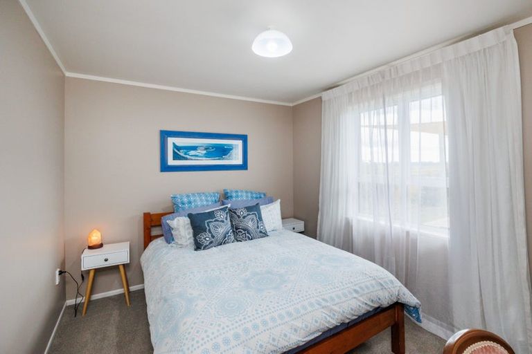 Photo of property in 42 Peters Avenue, Cloverlea, Palmerston North, 4412