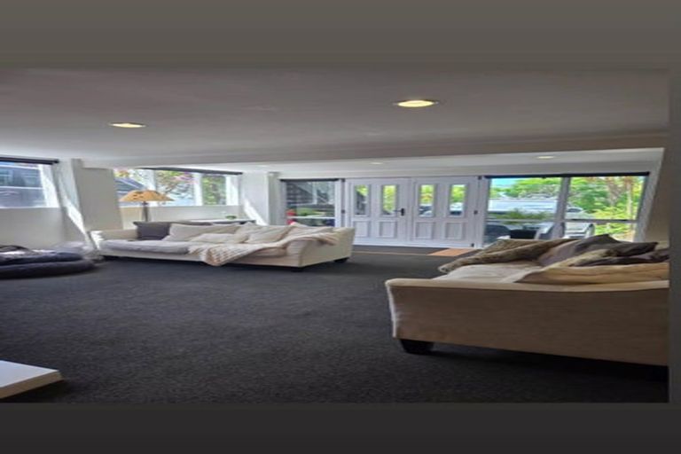 Photo of property in 107 Tiroroa Avenue, Te Atatu South, Auckland, 0610