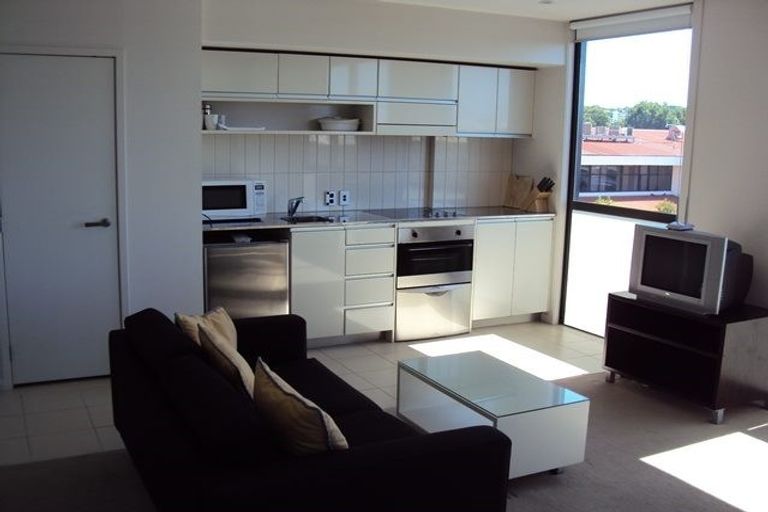 Photo of property in 75 Halsey Drive, Lynfield, Auckland, 1042