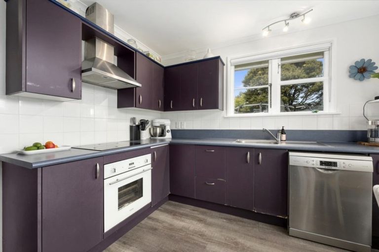 Photo of property in 6 Hazel Street, Ebdentown, Upper Hutt, 5018