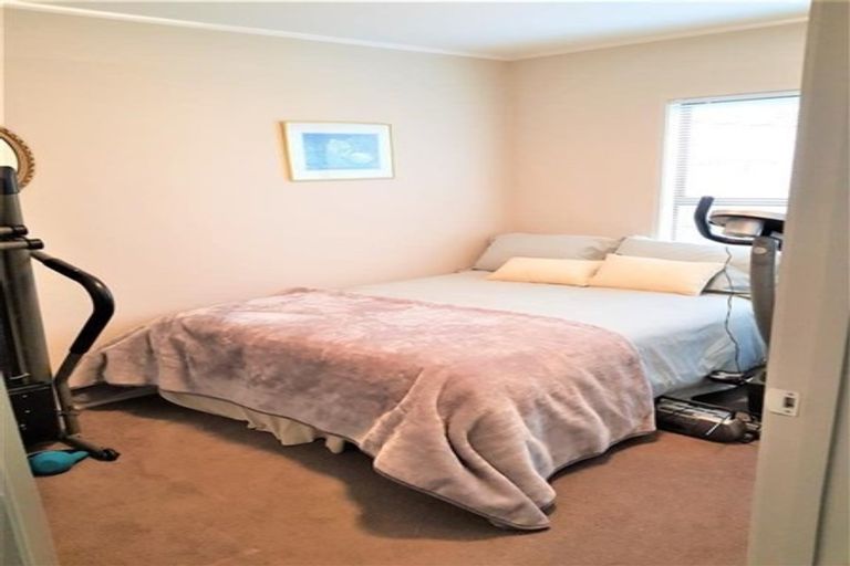 Photo of property in 1/39 Calypso Place, Rothesay Bay, Auckland, 0630