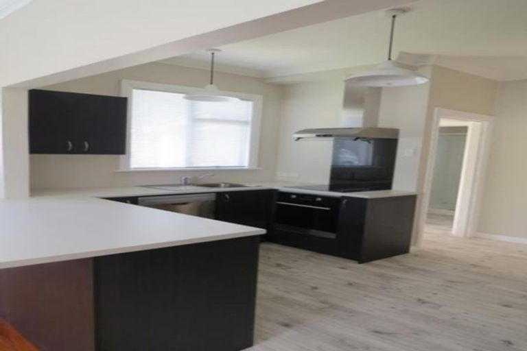 Photo of property in 2 Peace Avenue, Moturoa, New Plymouth, 4310