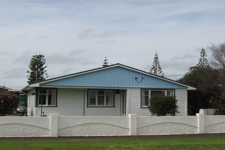 Photo of property in 92 Domett Street, Waitara, 4320