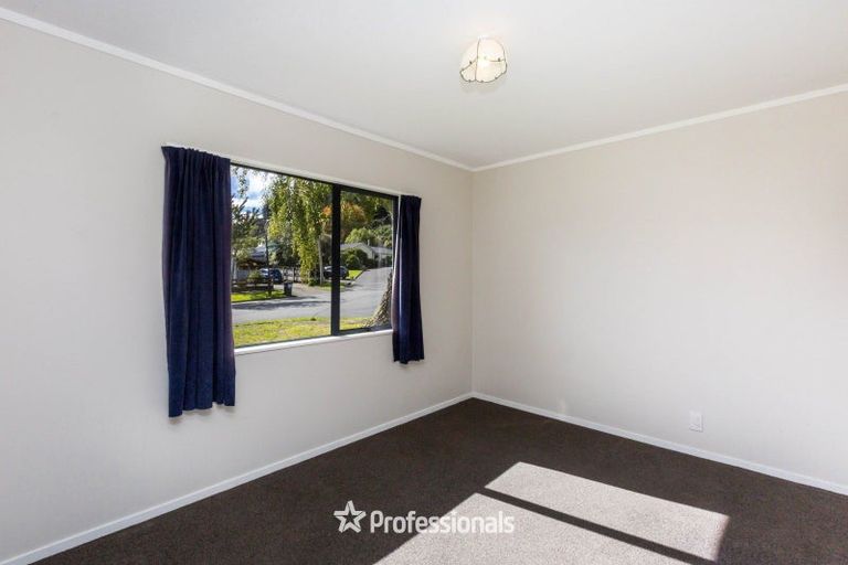 Photo of property in 1 Monarch Grove, Maoribank, Upper Hutt, 5018