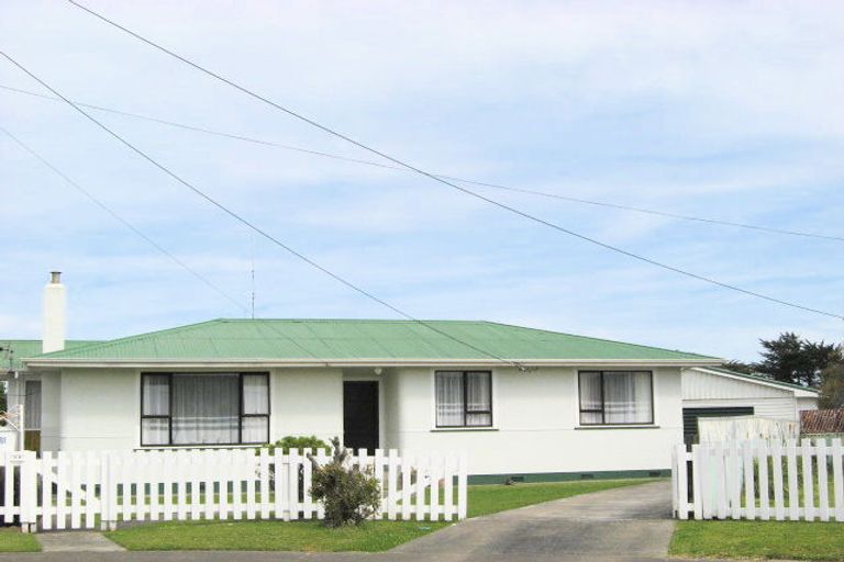 Photo of property in 8 Andrews Place, Gonville, Whanganui, 4501