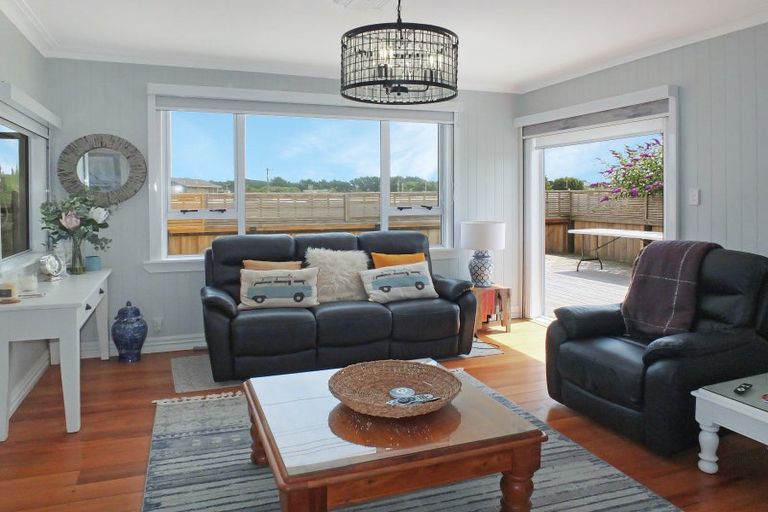 Photo of property in 35 Nash Parade, Foxton Beach, Foxton, 4815