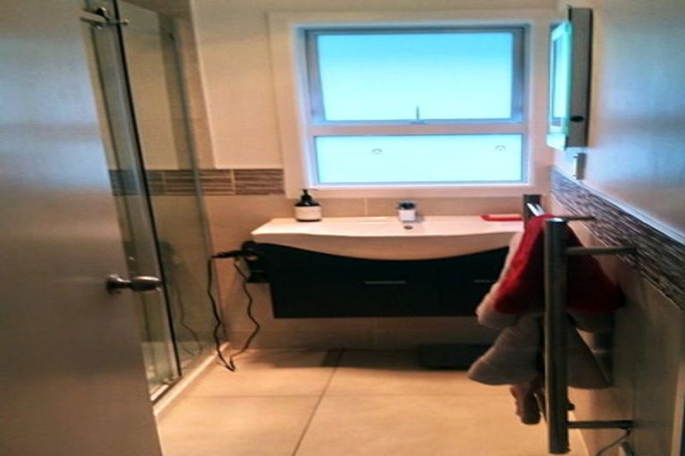 Photo of property in 1 Blenheim Street, Glenfield, Auckland, 0629