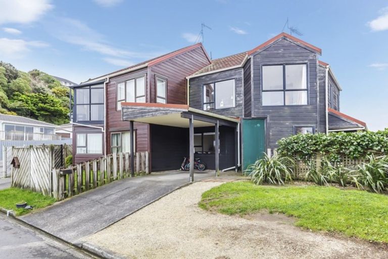 Photo of property in 2/45 Wye Street, Island Bay, Wellington, 6023