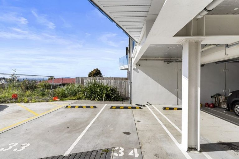 Photo of property in 404/553c Glenfield Road, Glenfield, Auckland, 0629