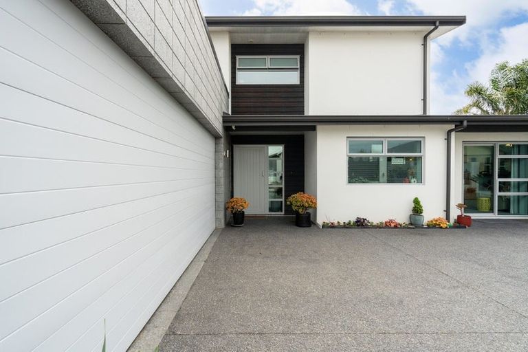 Photo of property in 8 Ruru Place, Levin, 5510