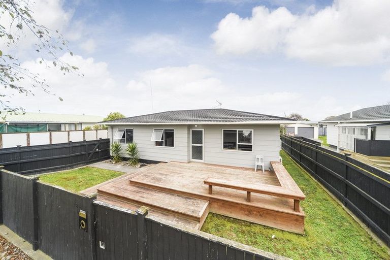 Photo of property in 38 Suzanne Grove, Kelvin Grove, Palmerston North, 4414
