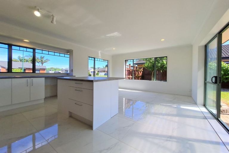 Photo of property in 33 Sandwick Drive, Weymouth, Auckland, 2103