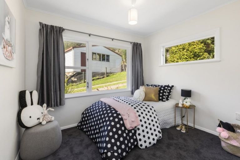 Photo of property in 28 Lowry Crescent, Stokes Valley, Lower Hutt, 5019