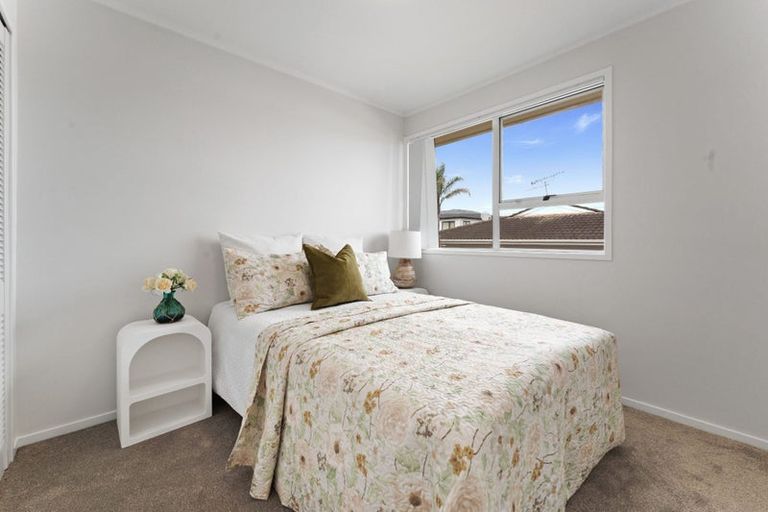 Photo of property in 2/48 Archmillen Avenue, Pakuranga Heights, Auckland, 2010