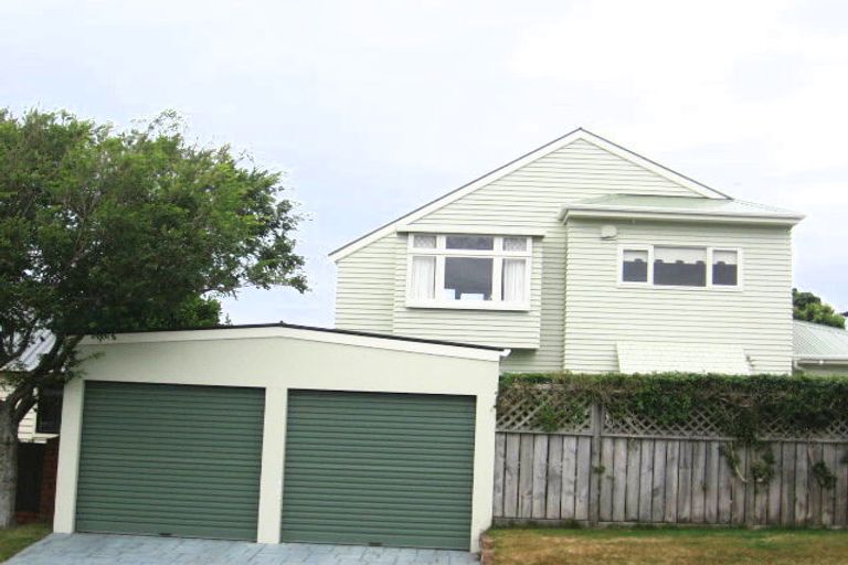 Photo of property in 79 Ranui Crescent, Khandallah, Wellington, 6035