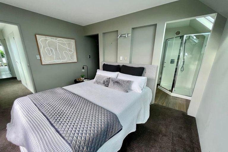 Photo of property in 1/39 Wade River Road, Stanmore Bay, Whangaparaoa, 0932