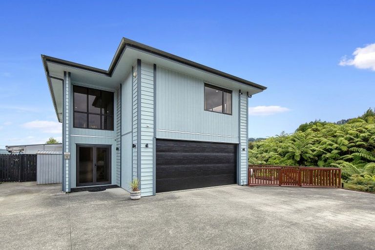 Photo of property in 73 Percy Kinsman Crescent, Riverstone Terraces, Upper Hutt, 5018