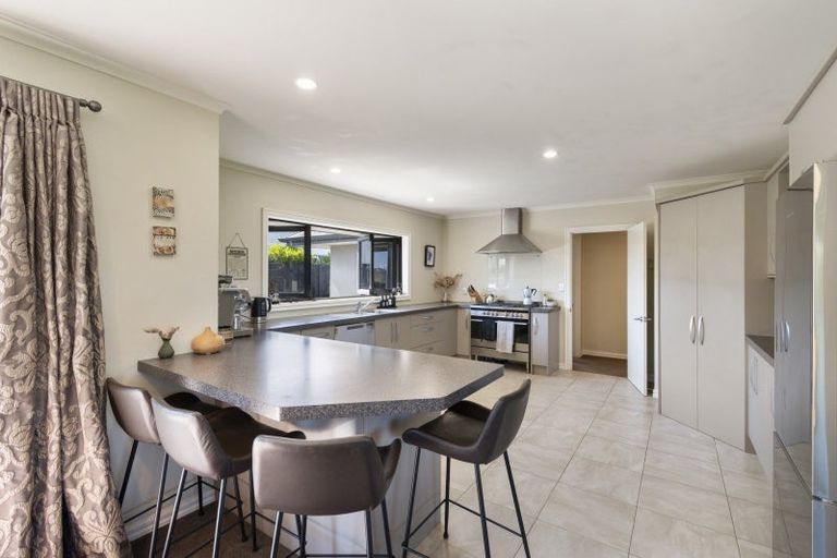 Photo of property in 5 Rodeo Drive, Kelvin Grove, Palmerston North, 4414