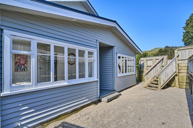 Photo of property in 143 Sievers Grove, Cannons Creek, Porirua, 5024
