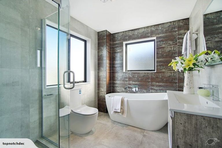 Photo of property in 18 Observation Green, Hobsonville, Auckland, 0616